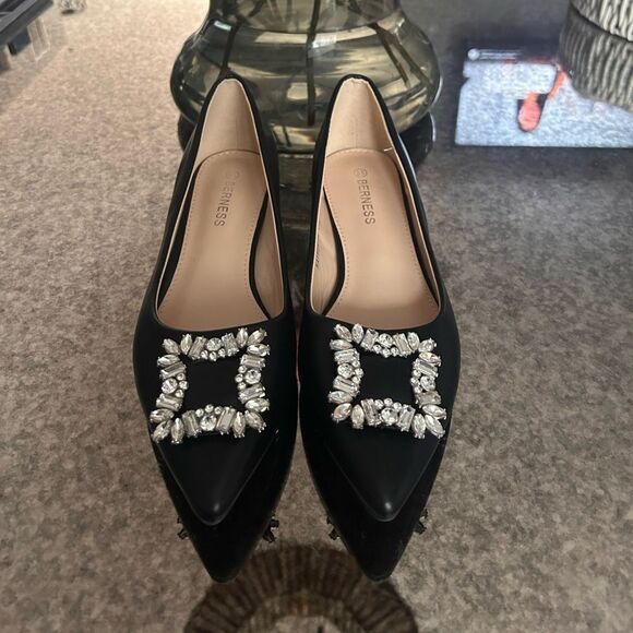 Berness Katherine Pointy Toe Flats - Picture 2 of 6